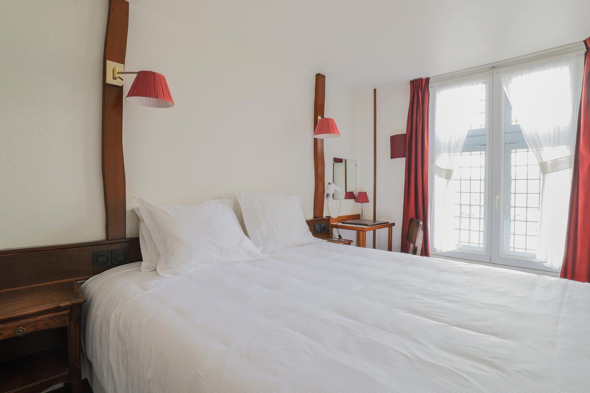 Les Trois Luppars Hotel 3*